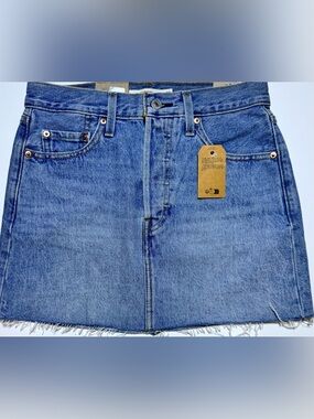 NWT Levi’s Icon Denim Mini Skirt Size 25 | Mid Rise Button Fly Raw Hem